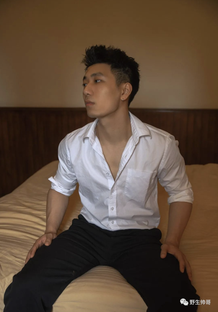 荷尔蒙满满的，肌肉帅哥体育生