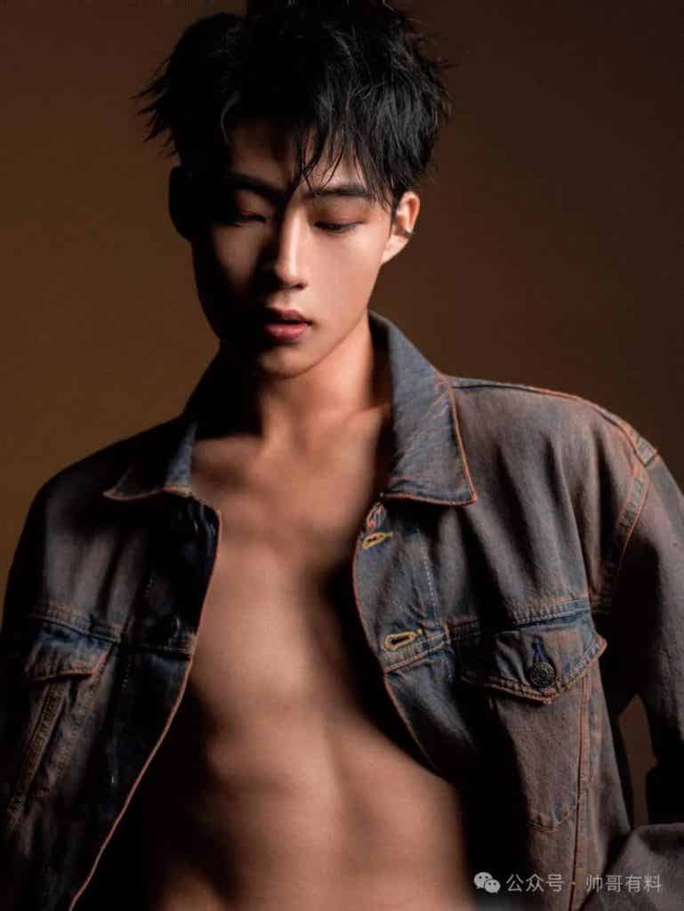 健身模特冠军与柔美舞者的跨界碰撞,完美组合 健身模特冠军与柔美舞者的跨界碰撞,完美组合