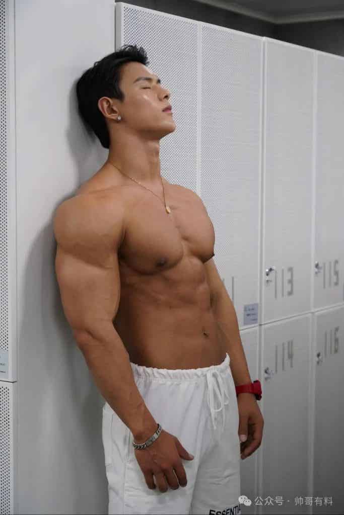 健身模特冠军与柔美舞者的跨界碰撞,完美组合 健身模特冠军与柔美舞者的跨界碰撞,完美组合