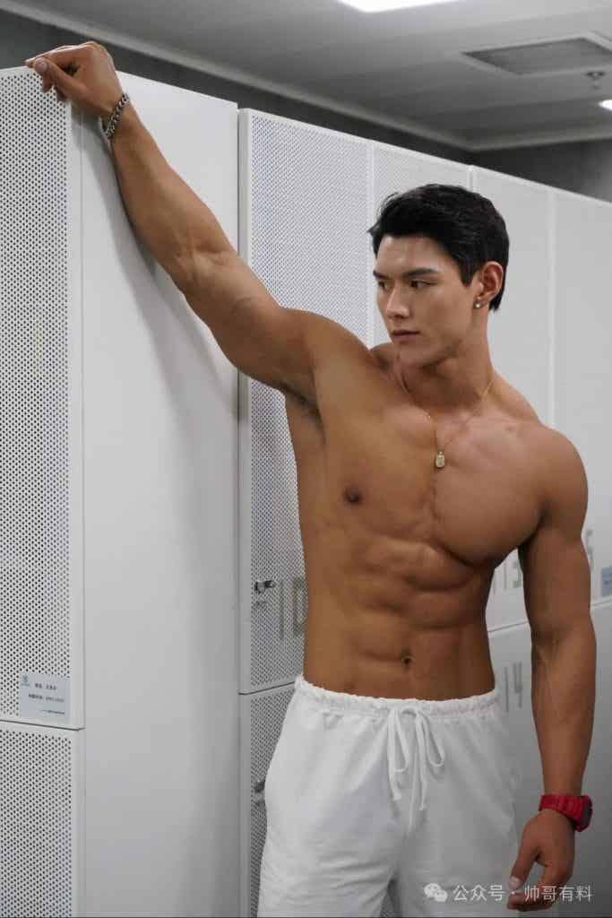 健身模特冠军与柔美舞者的跨界碰撞,完美组合 健身模特冠军与柔美舞者的跨界碰撞,完美组合