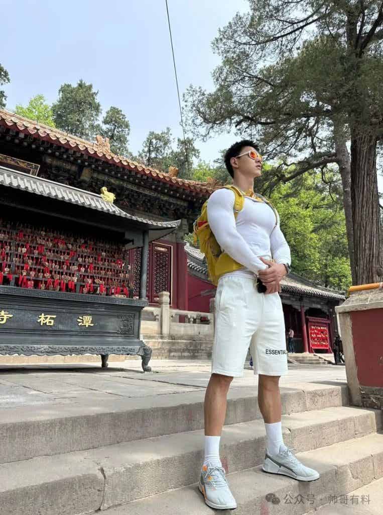 健身模特冠军与柔美舞者的跨界碰撞,完美组合 健身模特冠军与柔美舞者的跨界碰撞,完美组合