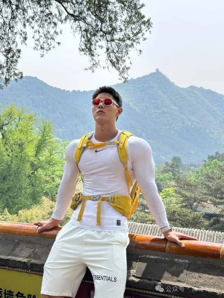 健身模特冠军与柔美舞者的跨界碰撞,完美组合 健身模特冠军与柔美舞者的跨界碰撞,完美组合