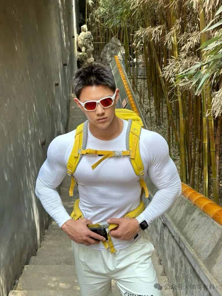 健身模特冠军与柔美舞者的跨界碰撞,完美组合 健身模特冠军与柔美舞者的跨界碰撞,完美组合