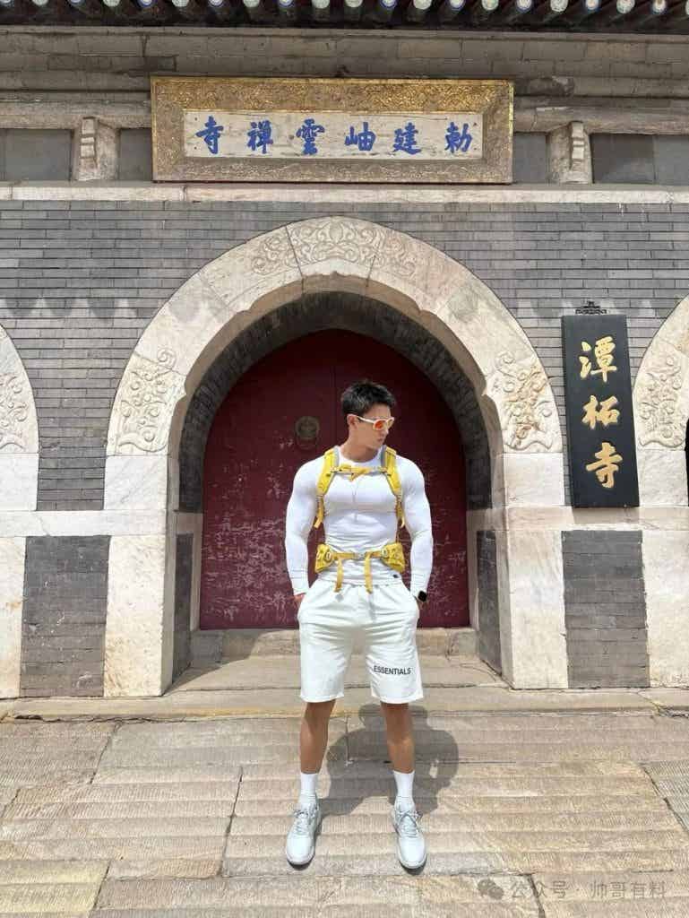 健身模特冠军与柔美舞者的跨界碰撞,完美组合 健身模特冠军与柔美舞者的跨界碰撞,完美组合