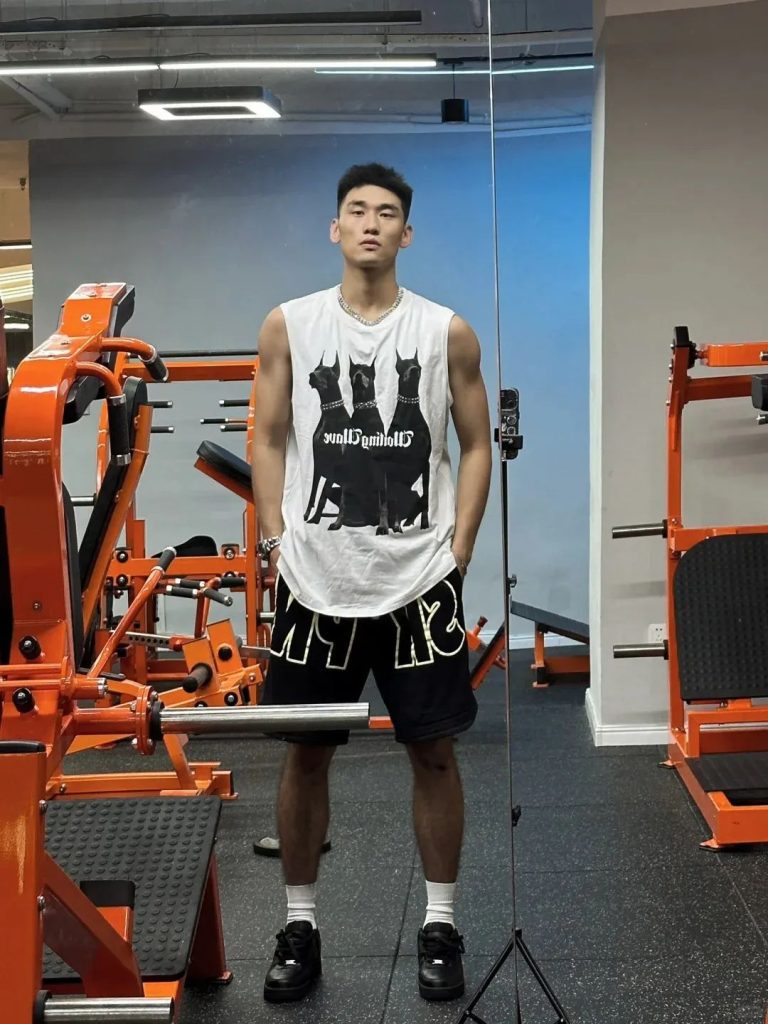 196cm 河南美高男大体育生，行走的荷尔蒙