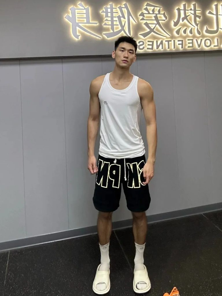 196cm 河南美高男大体育生，行走的荷尔蒙