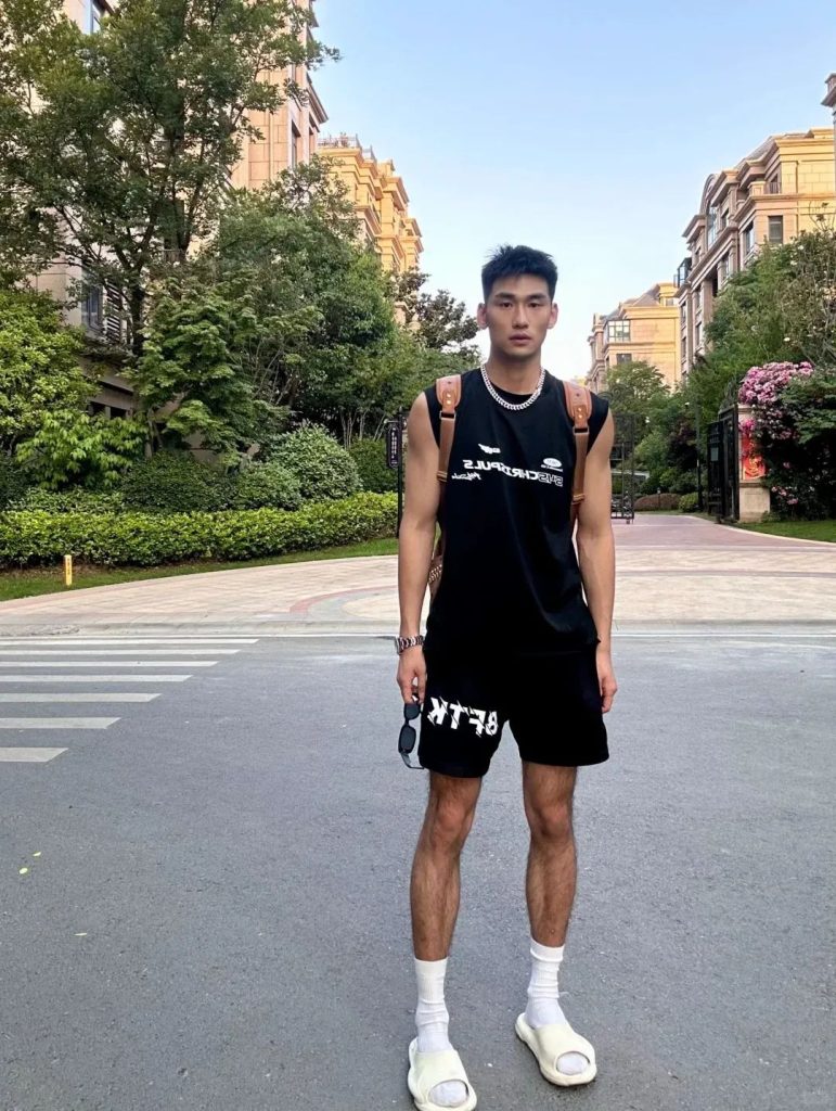 196cm 河南美高男大体育生，行走的荷尔蒙