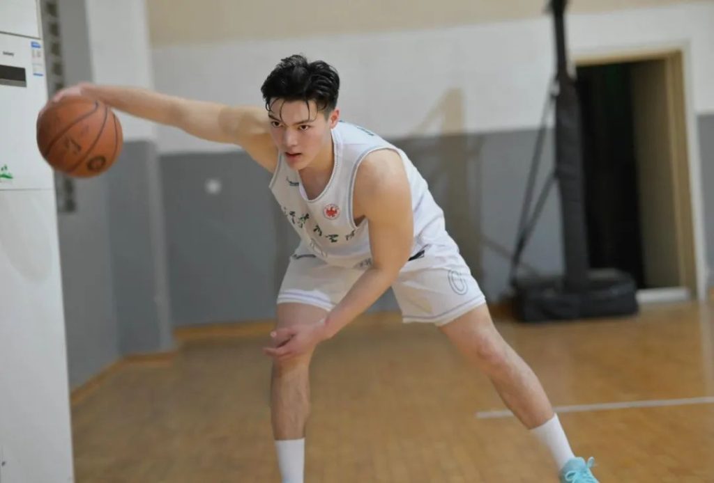 185CM 武汉体育学院篮球特长生，刚出浴有多好看？