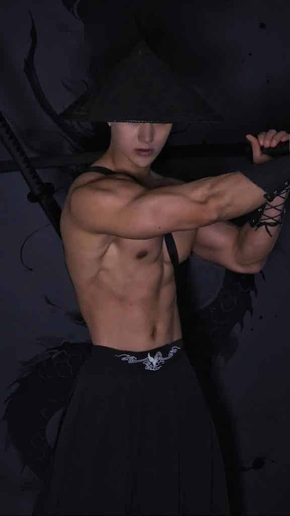 健身模特冠军与柔美舞者的跨界碰撞,完美组合 健身模特冠军与柔美舞者的跨界碰撞,完美组合