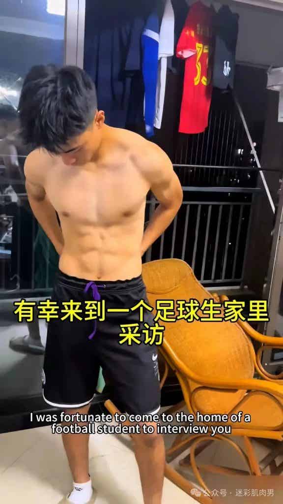 山东体院 04 年足球小哥岔太开,这样的体育生味道十足! 山东体院 04 年足球小哥岔太开,这样的体育生味道十足!