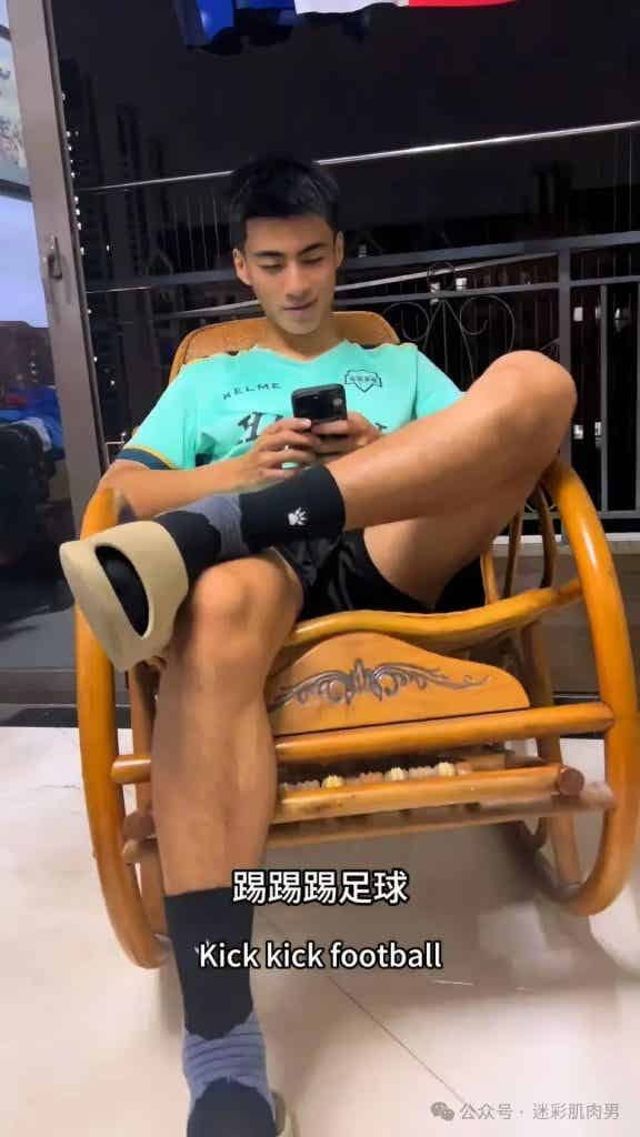 山东体院 04 年足球小哥岔太开,这样的体育生味道十足! 山东体院 04 年足球小哥岔太开,这样的体育生味道十足!