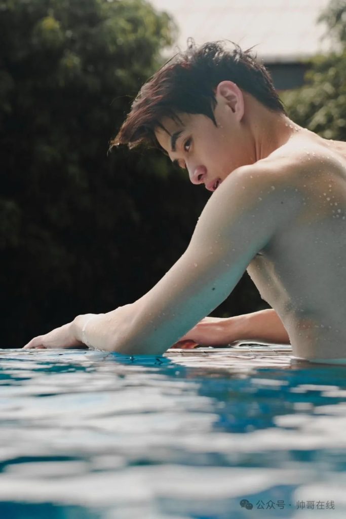 八块腹肌游泳体育生拍泳装大片,游泳帅哥都是男菩萨! 八块腹肌游泳体育生拍泳装大片,游泳帅哥都是男菩萨!