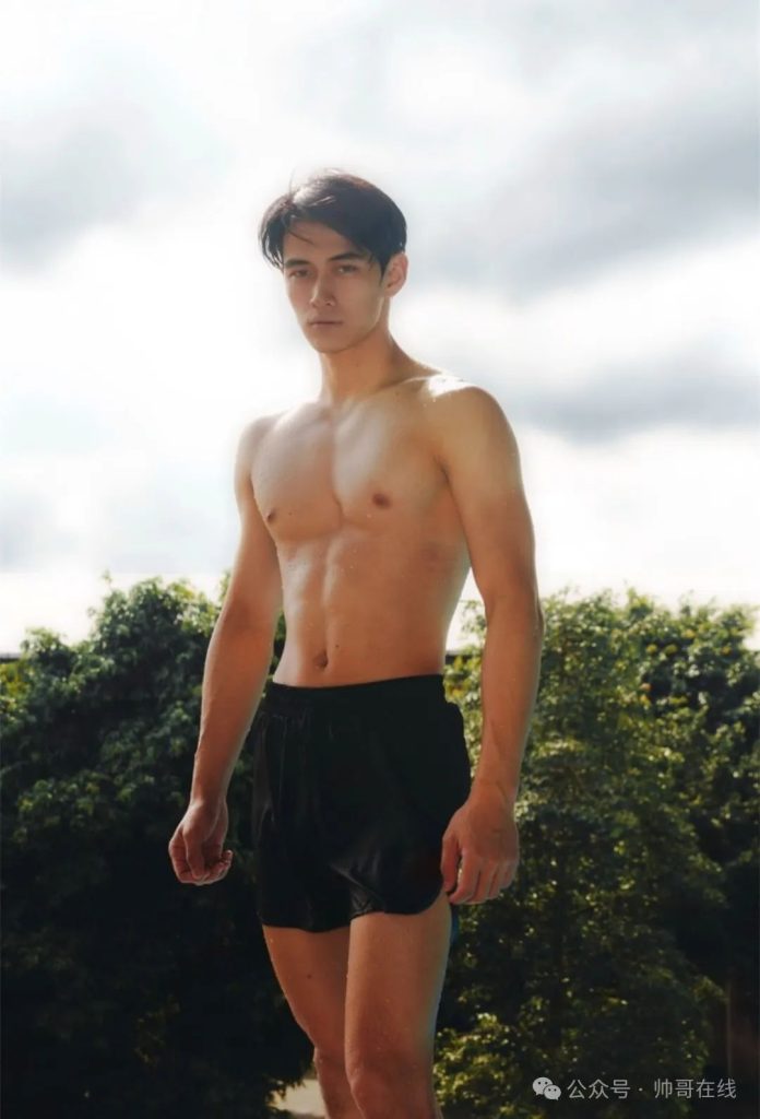 八块腹肌游泳体育生拍泳装大片,游泳帅哥都是男菩萨! 八块腹肌游泳体育生拍泳装大片,游泳帅哥都是男菩萨!