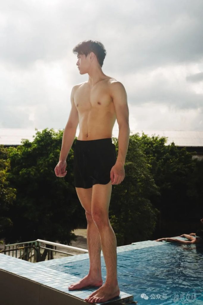 八块腹肌游泳体育生拍泳装大片,游泳帅哥都是男菩萨! 八块腹肌游泳体育生拍泳装大片,游泳帅哥都是男菩萨!