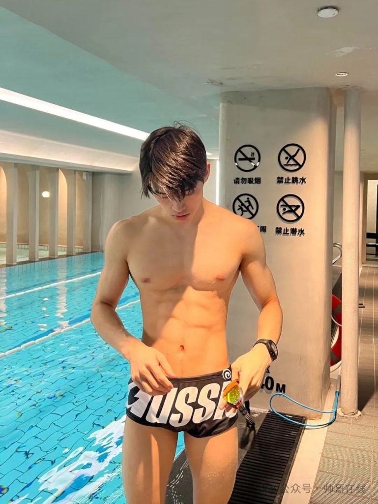 八块腹肌游泳体育生拍泳装大片,游泳帅哥都是男菩萨! 八块腹肌游泳体育生拍泳装大片,游泳帅哥都是男菩萨!