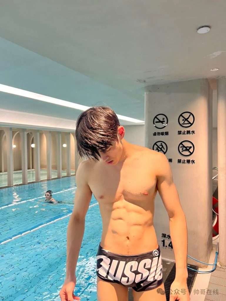 八块腹肌游泳体育生拍泳装大片,游泳帅哥都是男菩萨! 八块腹肌游泳体育生拍泳装大片,游泳帅哥都是男菩萨!