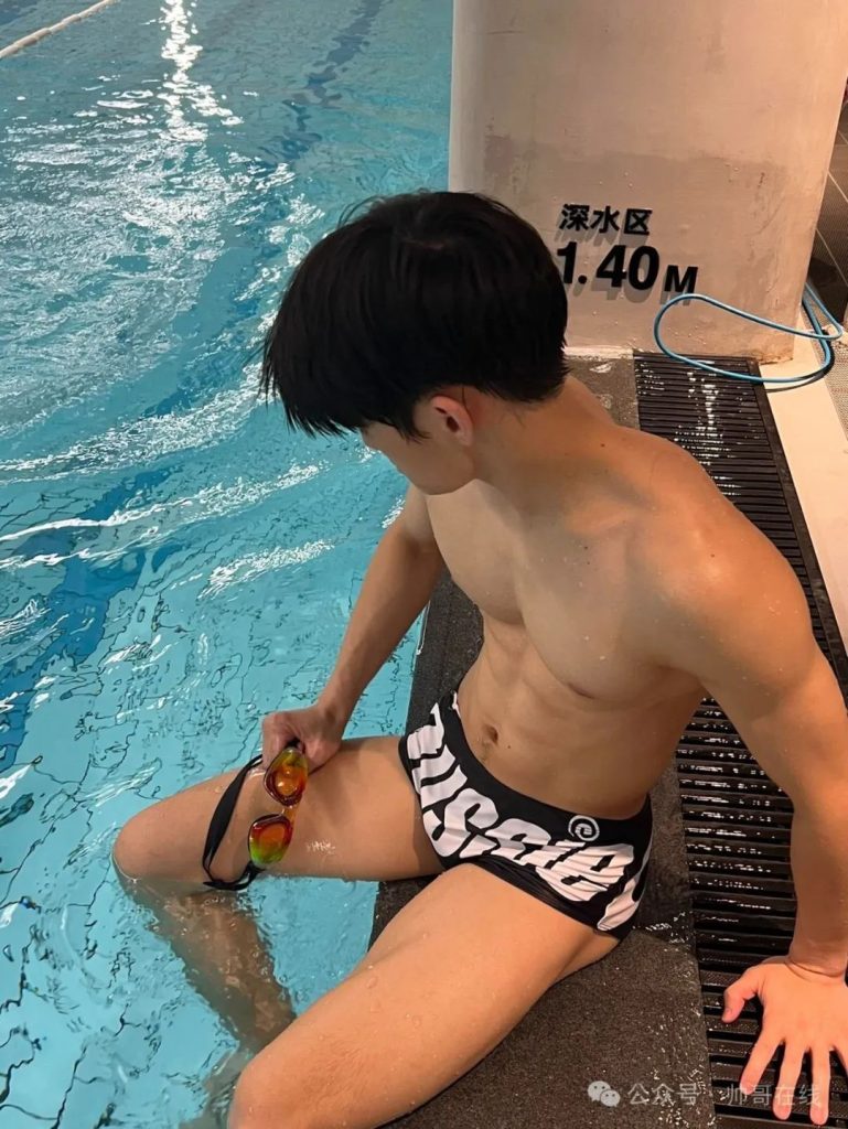 八块腹肌游泳体育生拍泳装大片,游泳帅哥都是男菩萨! 八块腹肌游泳体育生拍泳装大片,游泳帅哥都是男菩萨!