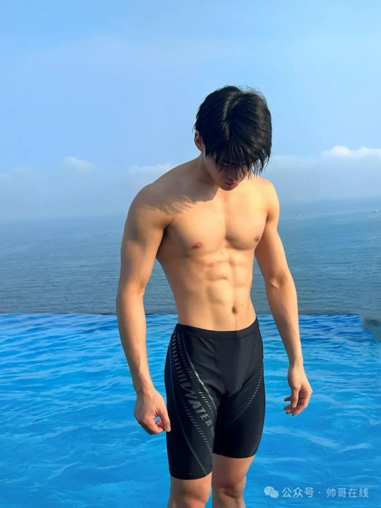 八块腹肌游泳体育生拍泳装大片,游泳帅哥都是男菩萨! 八块腹肌游泳体育生拍泳装大片,游泳帅哥都是男菩萨!