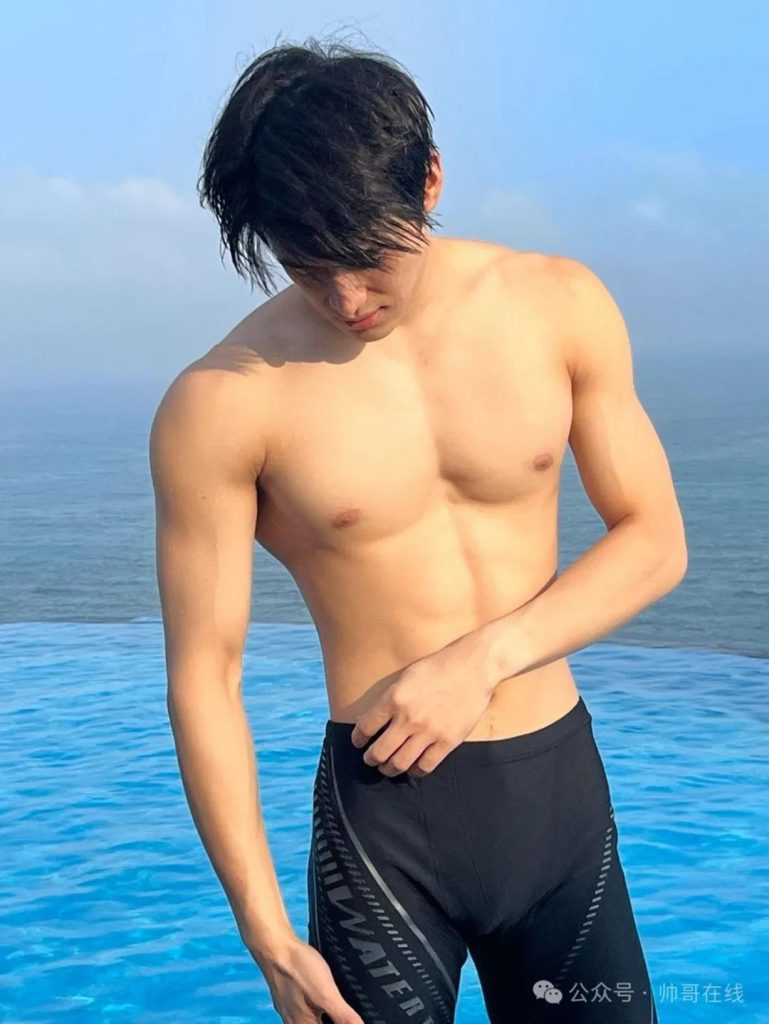 八块腹肌游泳体育生拍泳装大片,游泳帅哥都是男菩萨! 八块腹肌游泳体育生拍泳装大片,游泳帅哥都是男菩萨!