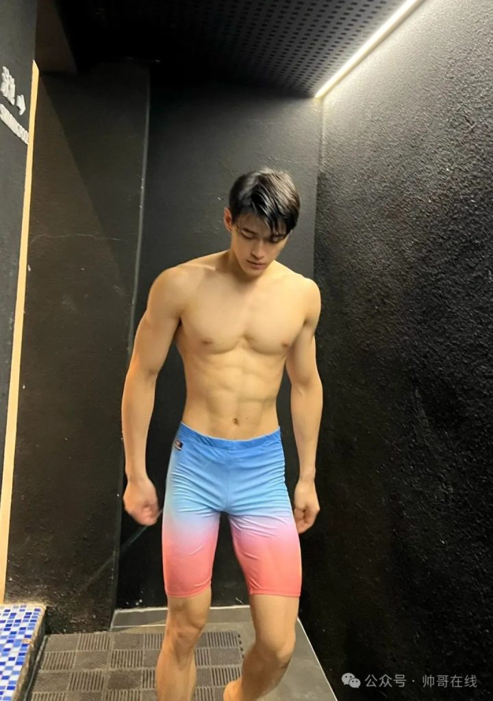 八块腹肌游泳体育生拍泳装大片,游泳帅哥都是男菩萨! 八块腹肌游泳体育生拍泳装大片,游泳帅哥都是男菩萨!