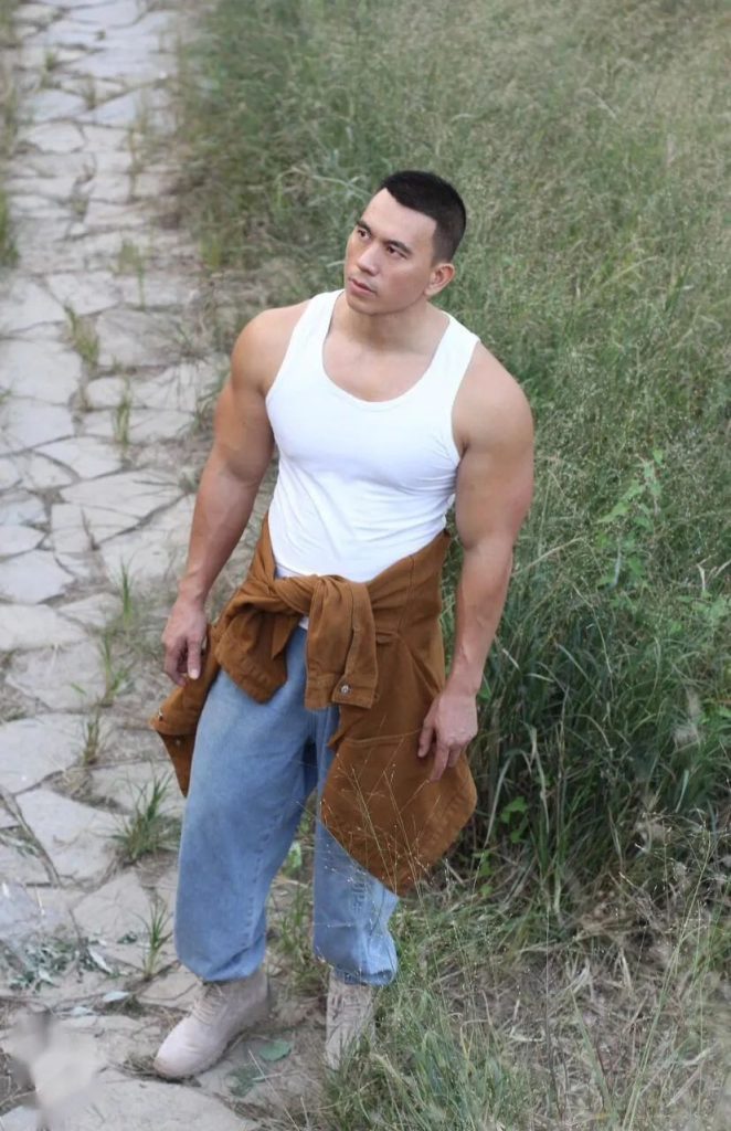 人夫感十足的重庆大叔,四十岁壮实男人你爱吗? 人夫感十足的重庆大叔,四十岁壮实男人你爱吗?