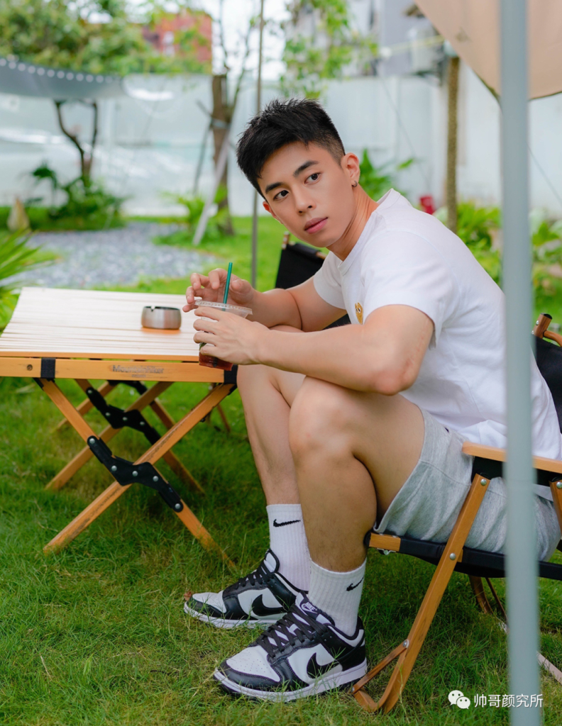 这小子可真俊！网友：小粗腿太可口了 | 颜值帅哥