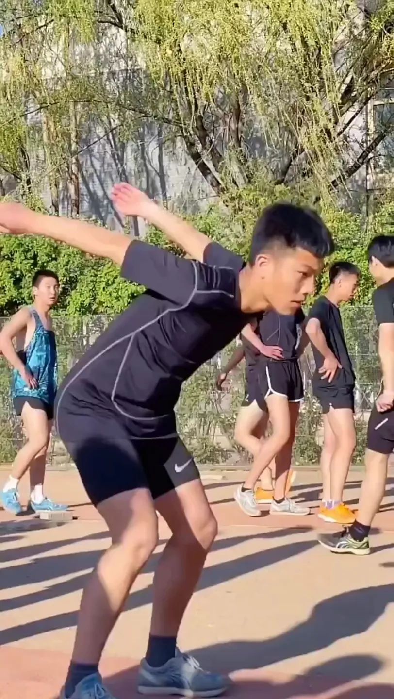 中信建投实习生体育生帅哥拍 Vlog 泄密被辞退 中信建投实习生体育生帅哥拍 Vlog 泄密被辞退