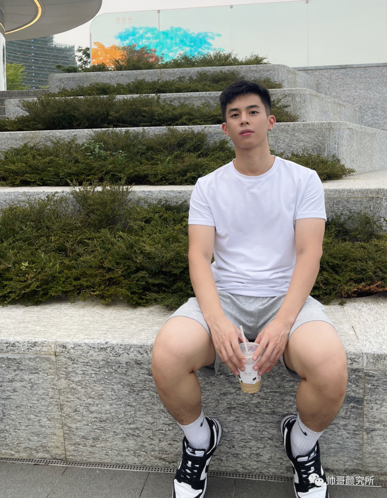 这小子可真俊！网友：小粗腿太可口了 | 颜值帅哥