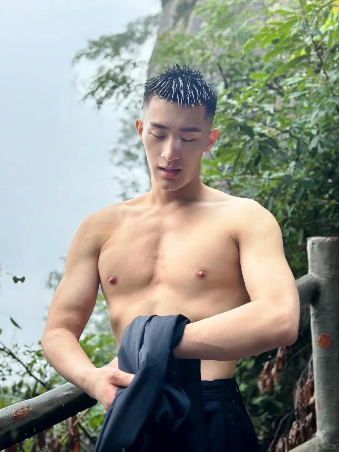 大鼻子短发阳光大男孩，豆豆好大