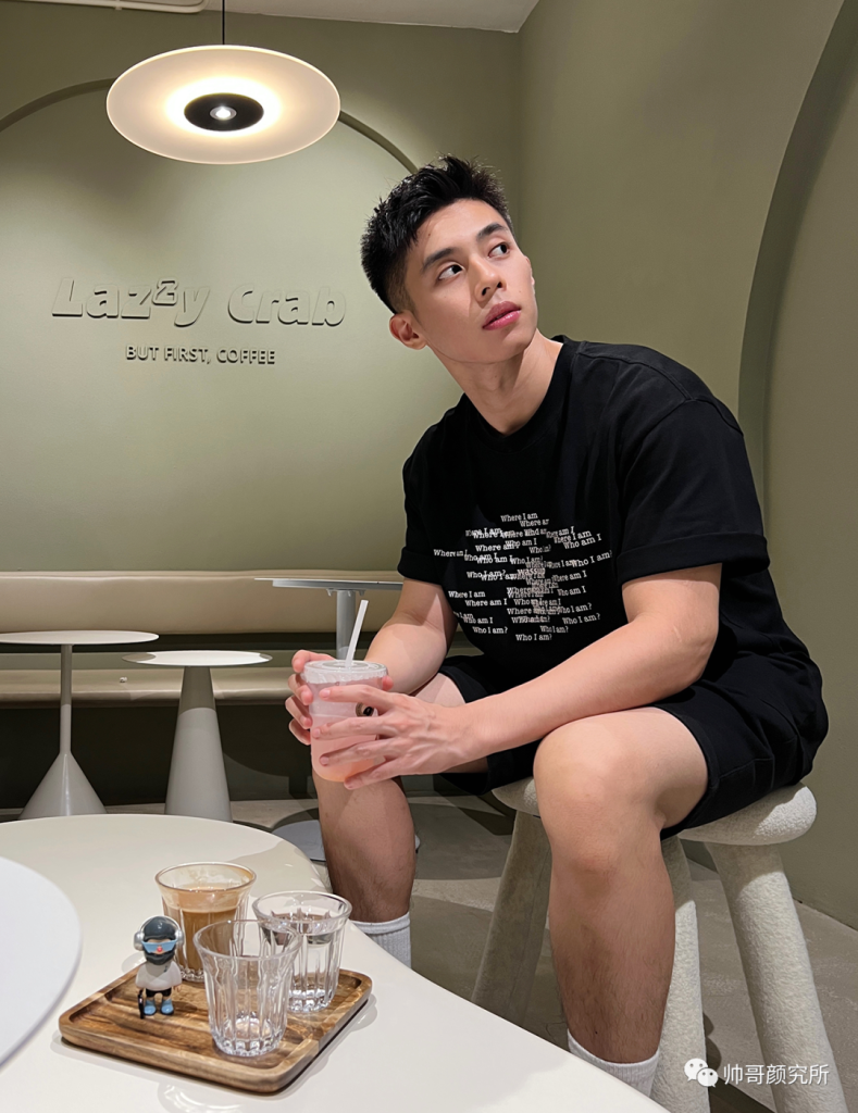 这小子可真俊！网友：小粗腿太可口了 | 颜值帅哥