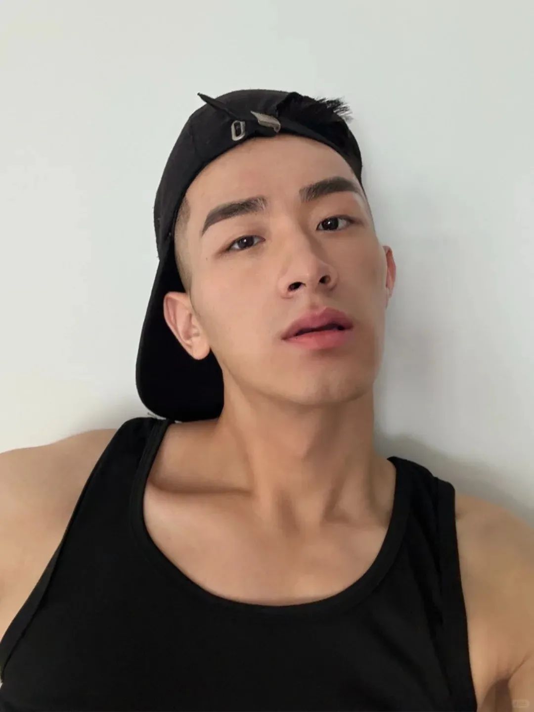 大鼻子短发阳光大男孩，豆豆好大