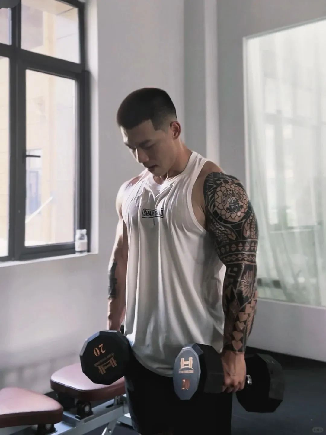 粗大花纹手臂,长相与实力反差萌 Boy 粗大花纹手臂,长相与实力反差萌 Boy