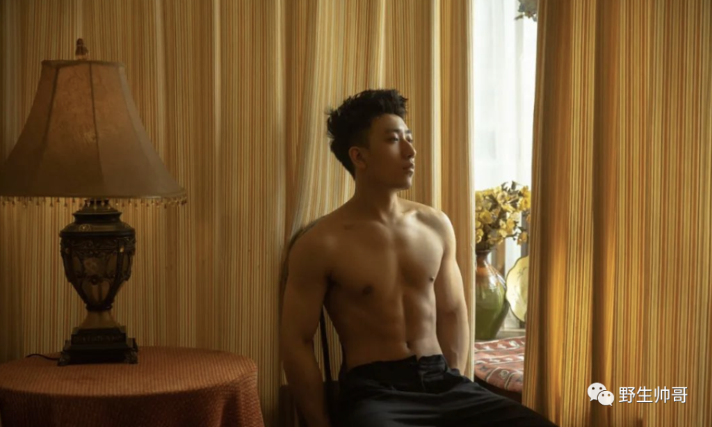 荷尔蒙满满的，肌肉帅哥体育生