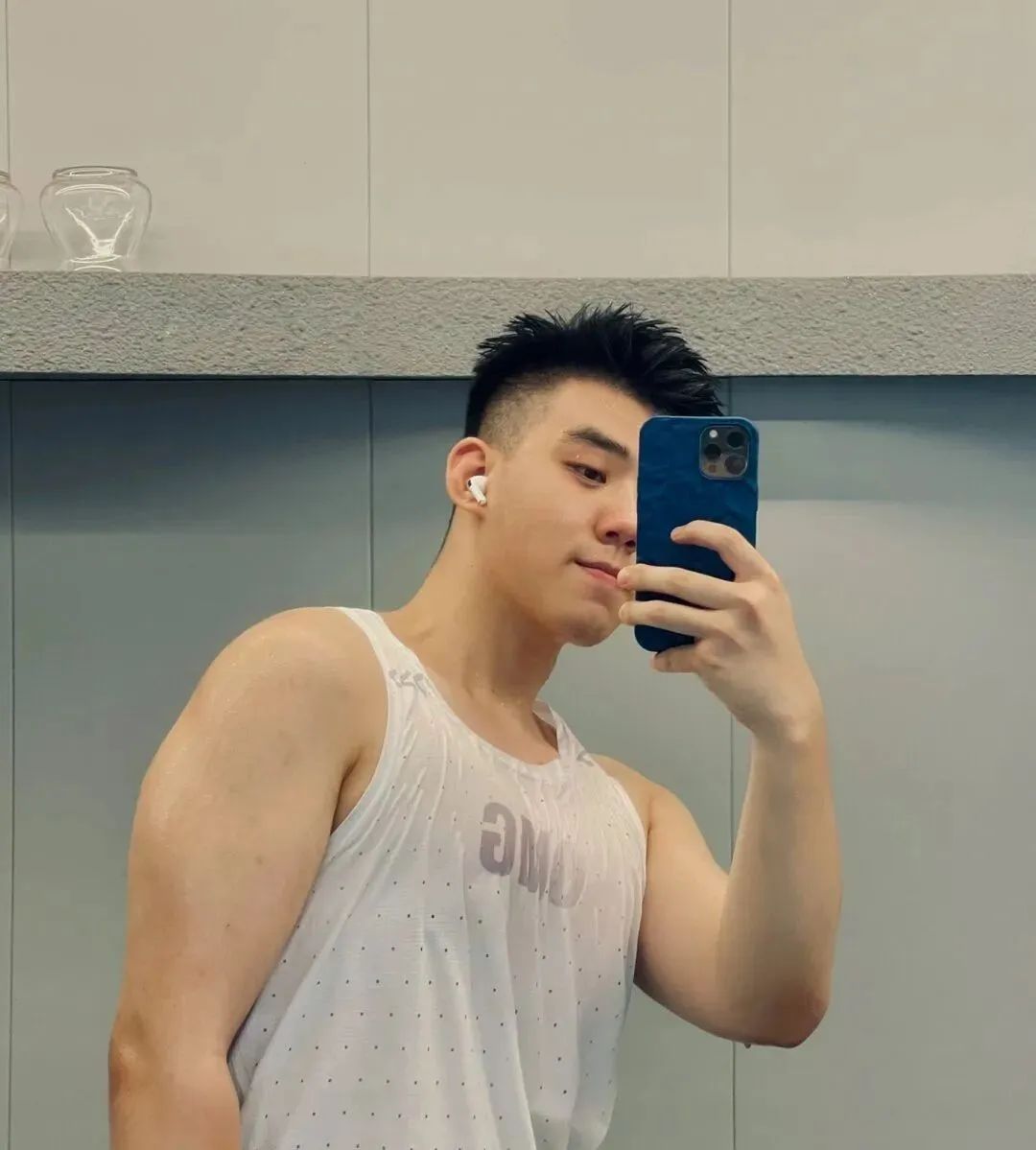 湖南肉壮型肌肉男，气质优零