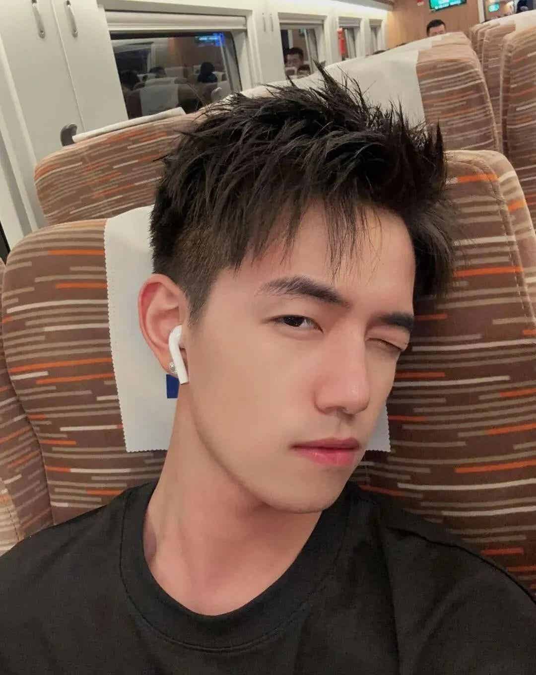 03 年男大小奶狗，青春洋溢