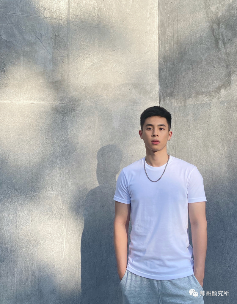 这小子可真俊！网友：小粗腿太可口了 | 颜值帅哥