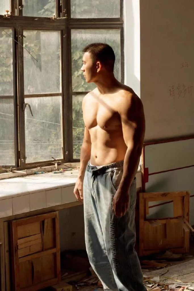 人夫感十足的重庆大叔,四十岁壮实男人你爱吗? 人夫感十足的重庆大叔,四十岁壮实男人你爱吗?