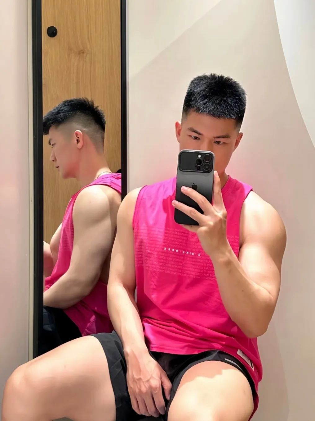 爆！185cm 体育生男神稳占 TOP3，网友：这谁顶得住！