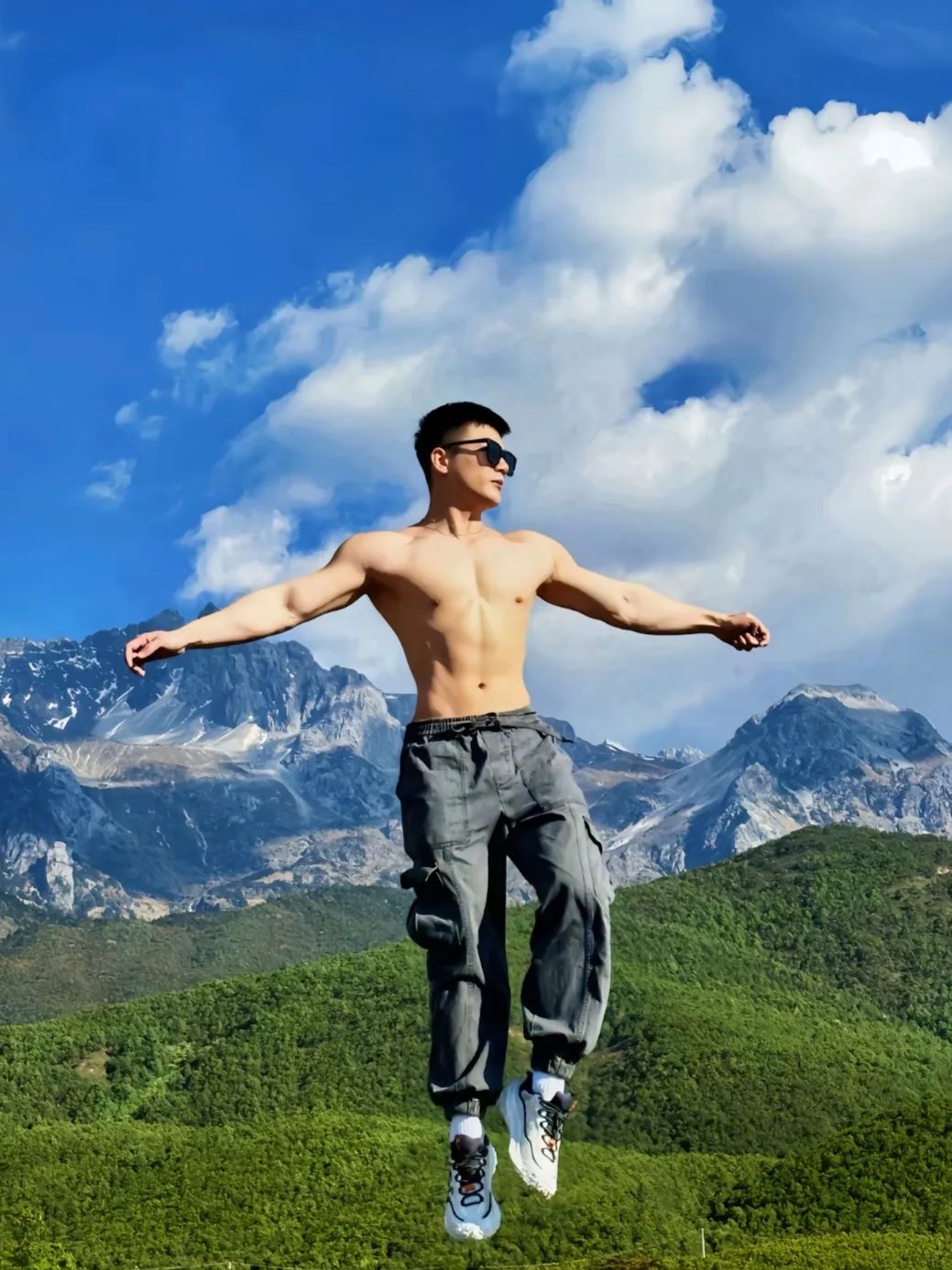 爆！185cm 体育生男神稳占 TOP3，网友：这谁顶得住！