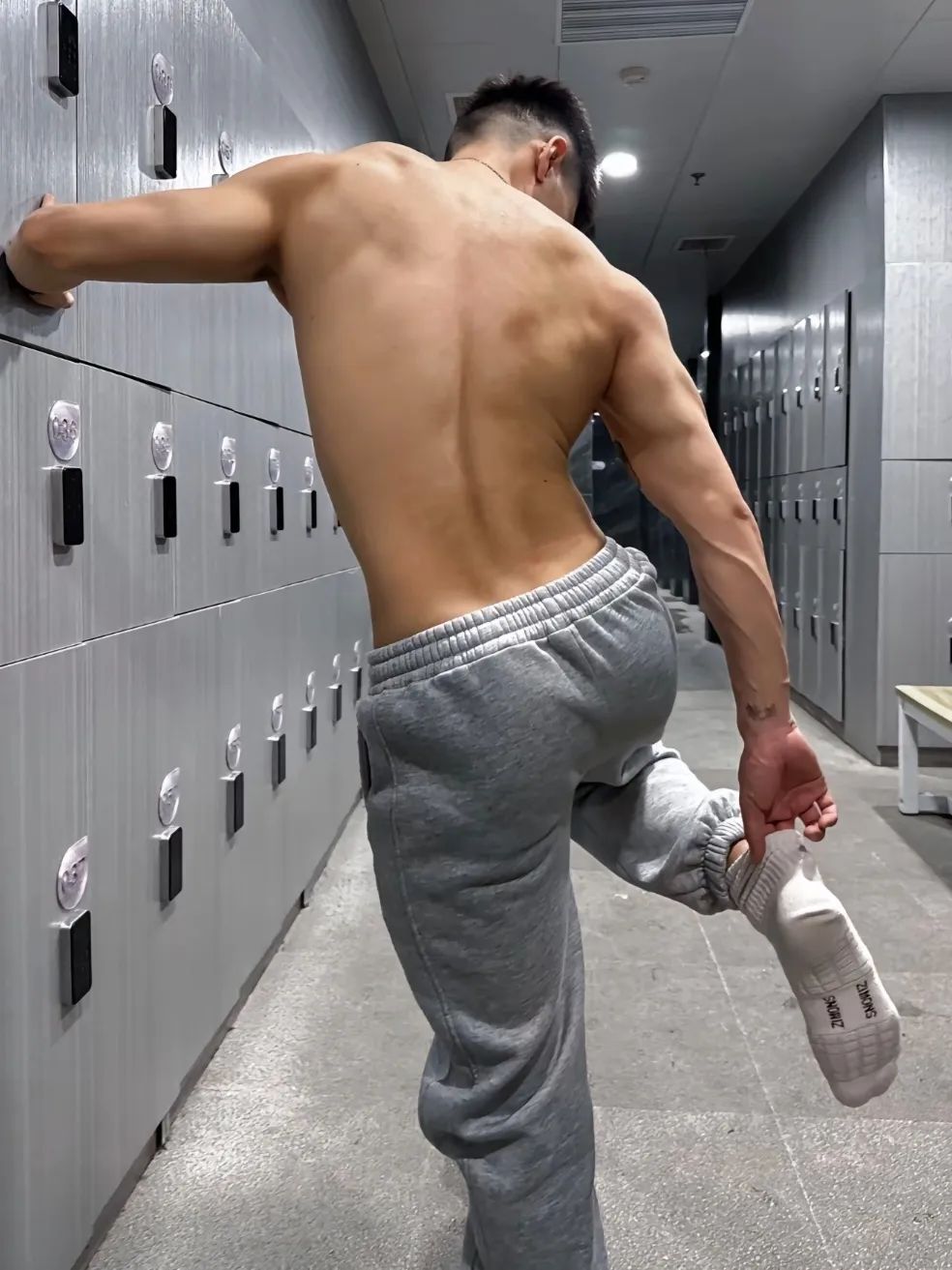 爆！185cm 体育生男神稳占 TOP3，网友：这谁顶得住！