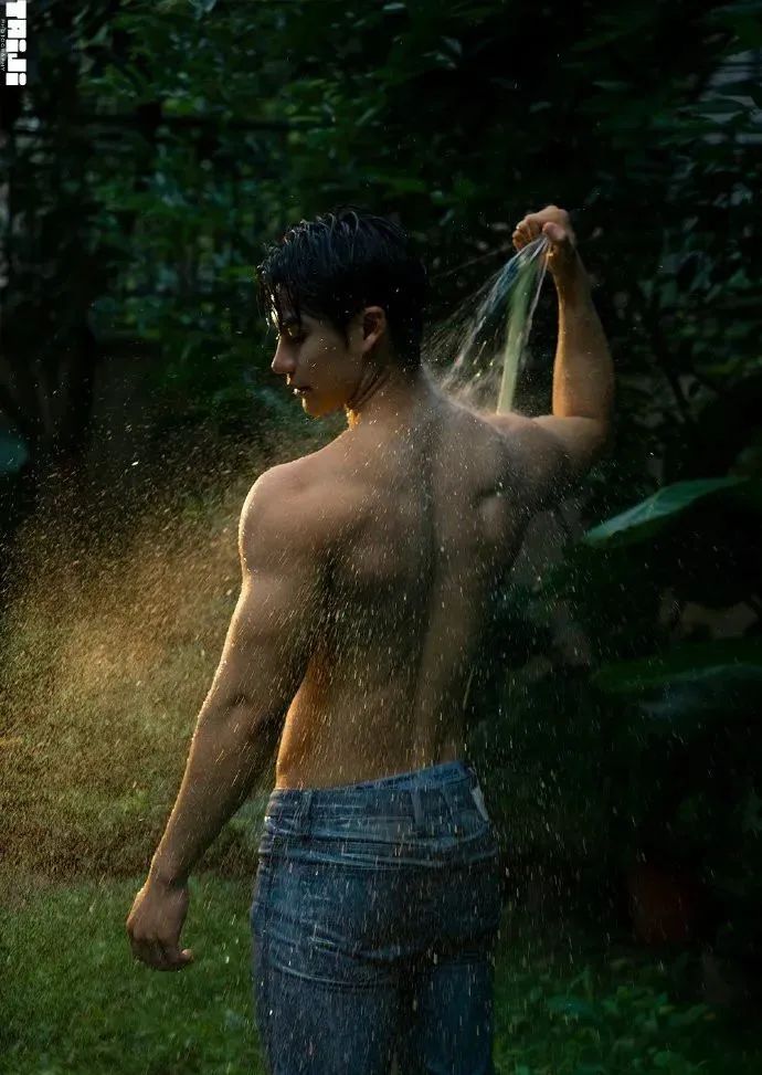 185cm 川渝猛男！双开门肌肉湿身诱惑，燃爆眼球