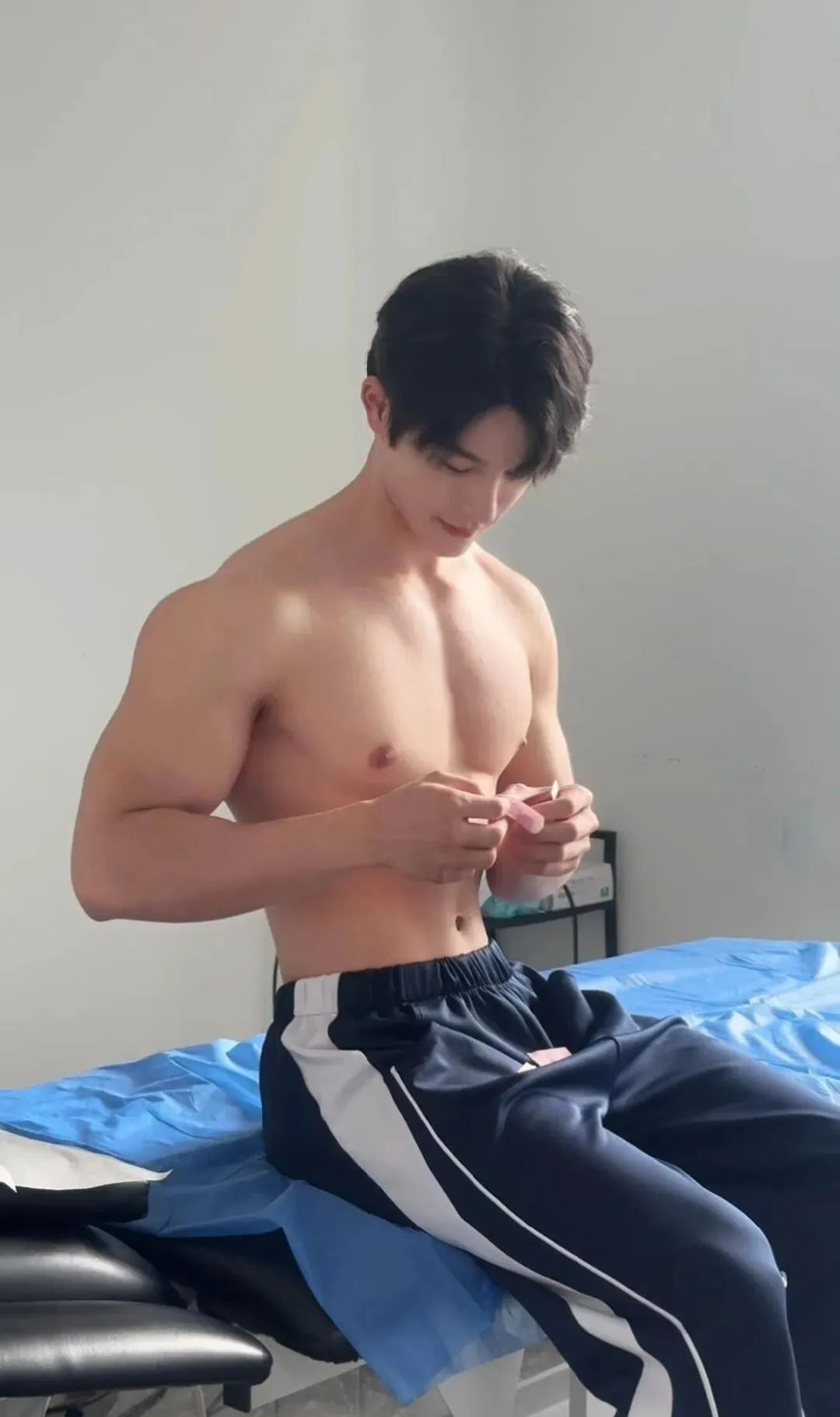 185cm 川渝猛男！双开门肌肉湿身诱惑，燃爆眼球