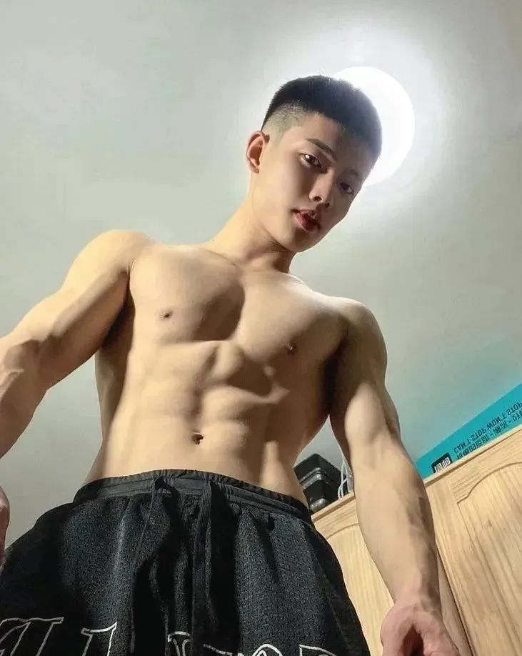 粗野男菩萨，退伍筋肉小哥深山拍大片