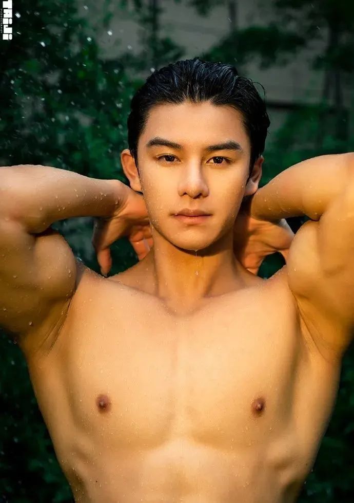 185cm 川渝猛男！双开门肌肉湿身诱惑，燃爆眼球