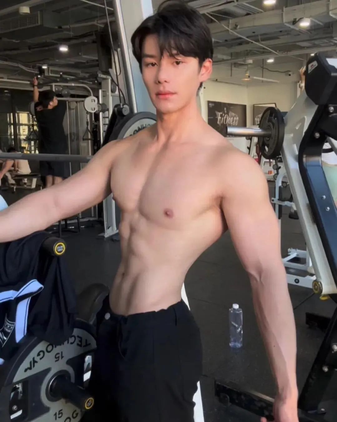 185cm 川渝猛男！双开门肌肉湿身诱惑，燃爆眼球