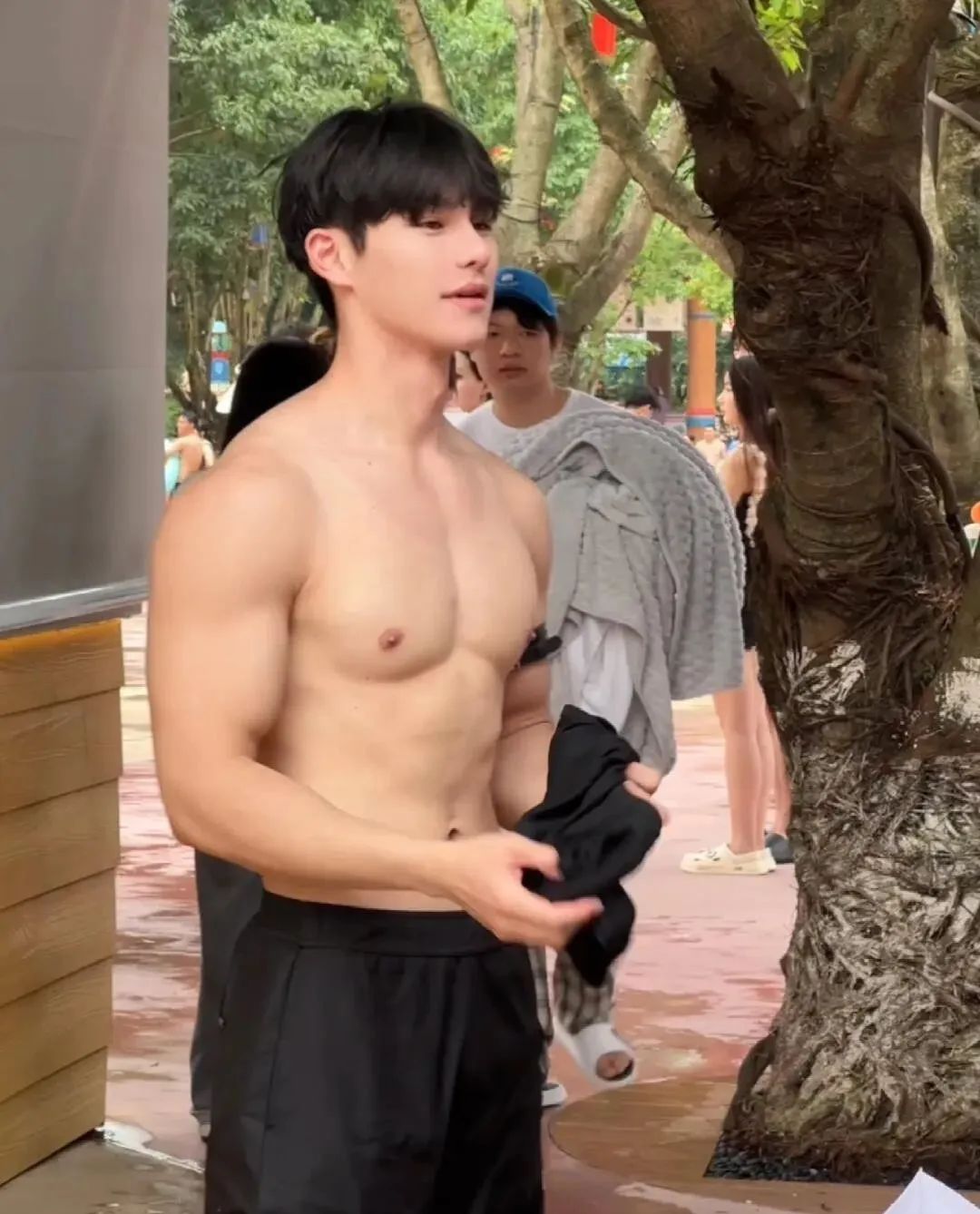 185cm 川渝猛男！双开门肌肉湿身诱惑，燃爆眼球