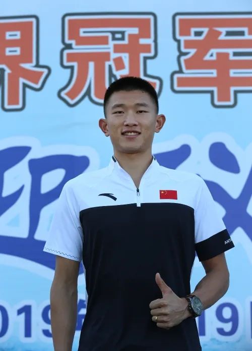 188CM 寸头黑皮体育生太耐了！