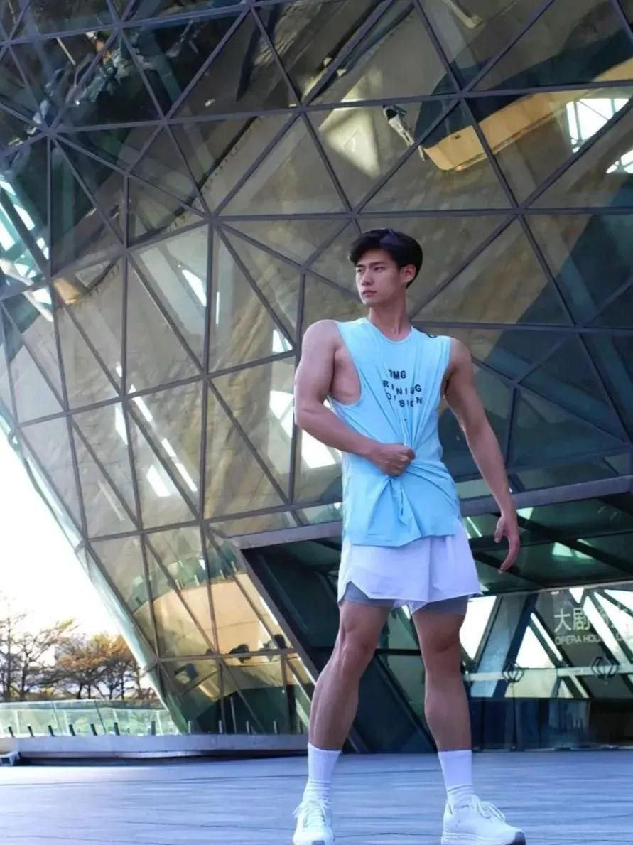 黑皮筋肉体育生,燃爆荷尔蒙的阳刚之美! 黑皮筋肉体育生,燃爆荷尔蒙的阳刚之美!