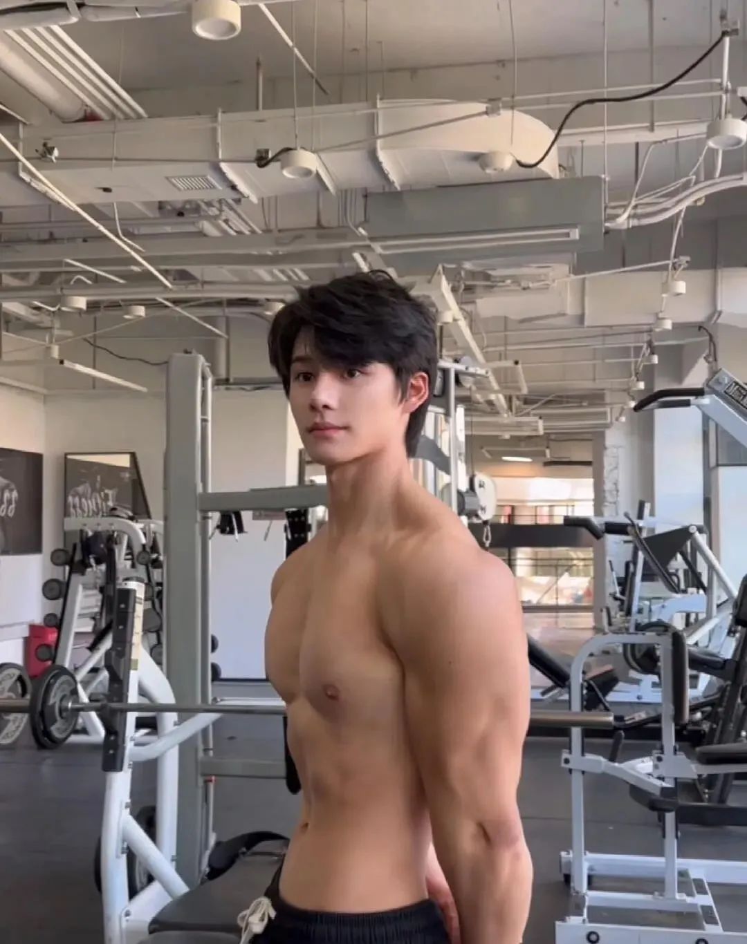 185cm 川渝猛男！双开门肌肉湿身诱惑，燃爆眼球