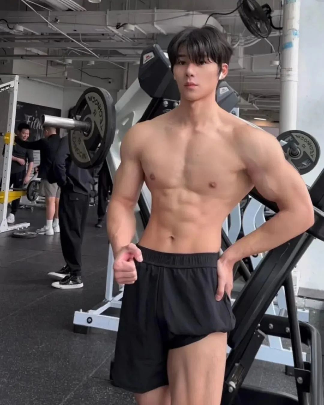 185cm 川渝猛男!双开门肌肉湿身诱惑,燃爆眼球 185cm 川渝猛男!双开门肌肉湿身诱惑,燃爆眼球